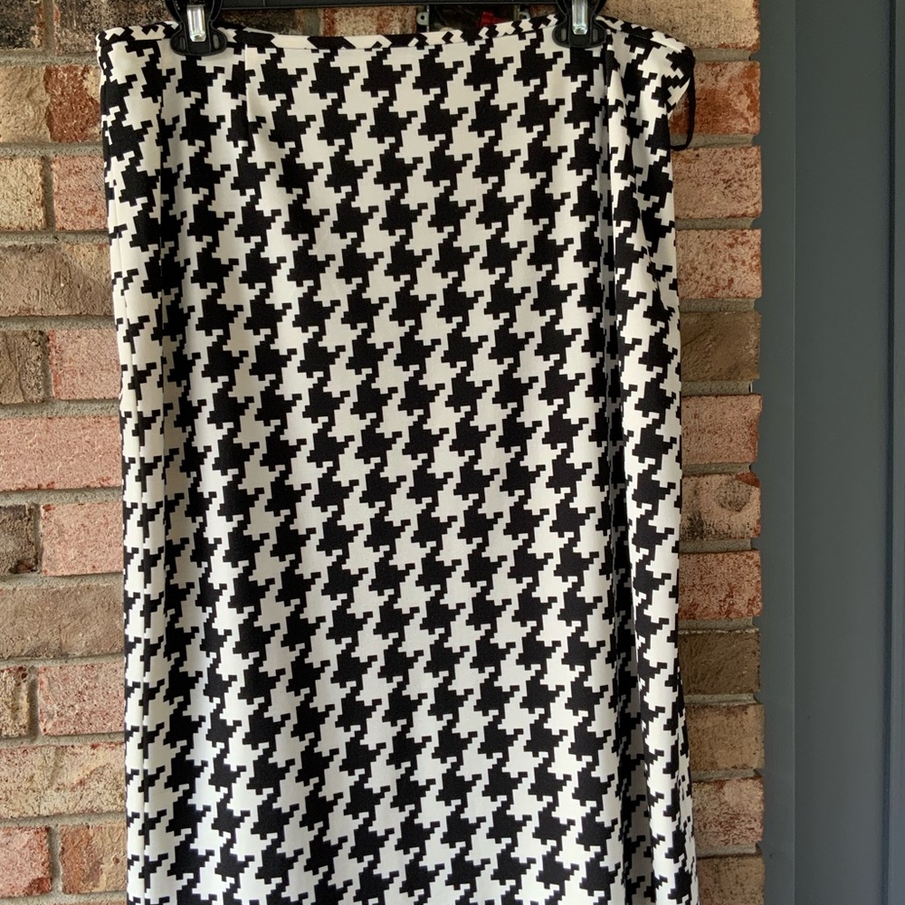 Black and White Houndstooth Skirt